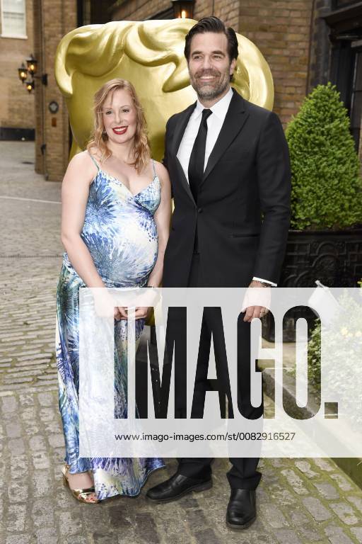 Rob Delaney with wife Leah at the BAFTA Television Craft Awards 2018 at The Brewery London 22 04 2018 Rob Delaney with wife Leah Foto:xS.xFuturexImage