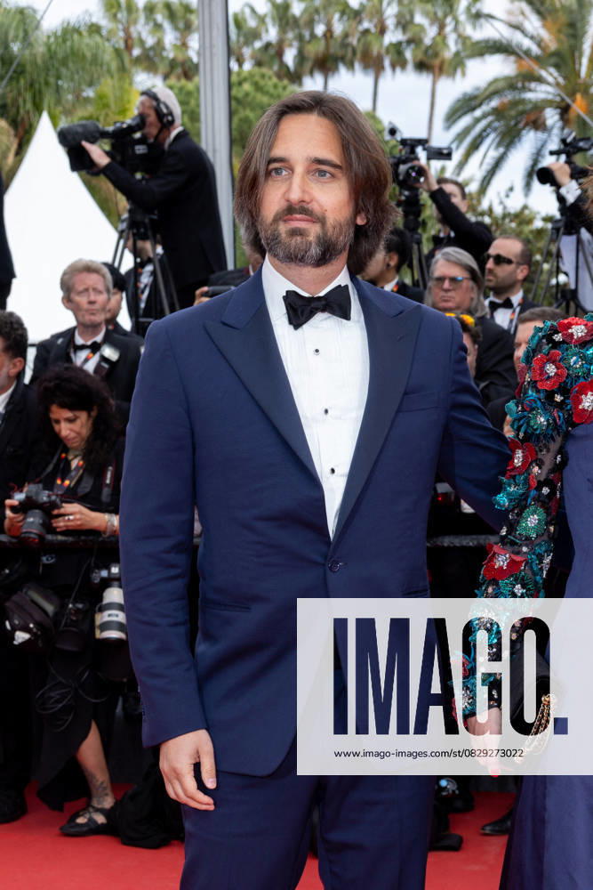 Dimitri Rassam Montée des marches du film Jeanne du Barry pour la cérémonie douverture du 76ème Festival International du Film de Cannes, au Palais des Festivals à Cannes On may 16th 2023 Olivier Borde Bestimage Red carpet of the movie Jeanne du Barry for the opening ceremony of the 76th Cannes International Film Festiva