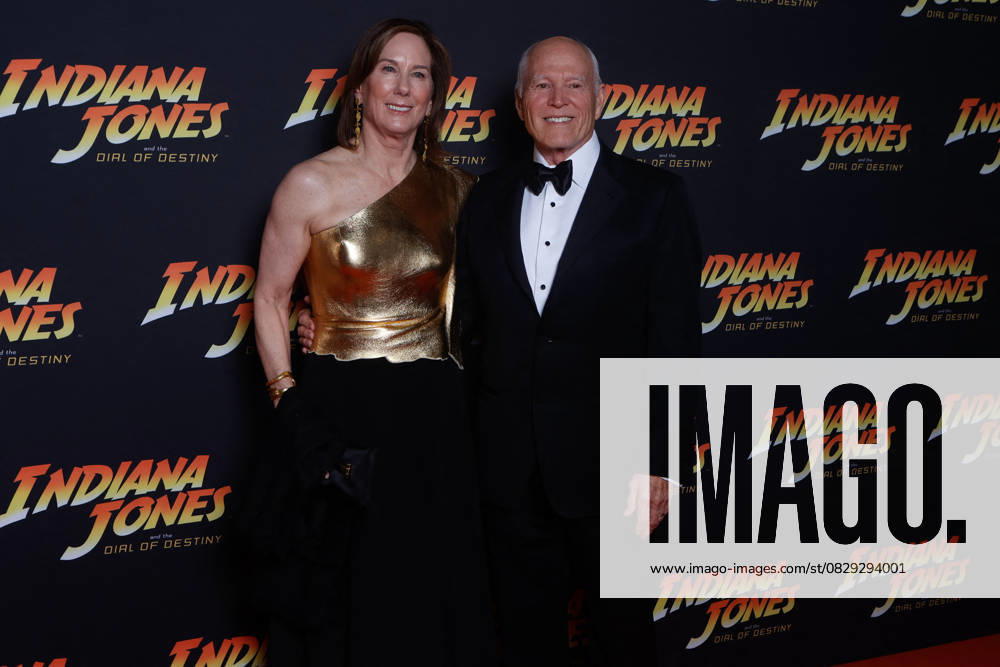 Kathleen Kathy Kennedy et son mari Frank Marshall Photocall of the Indiana Jones and the dial of destiny party at the Carlton Beach in Cannes, during the 76th Cannes International Film Festival On may 18th 2023 Christophe Clovis Bestimage Photocall of the Indiana Jones and the dial of destiny party at the Carlton Be