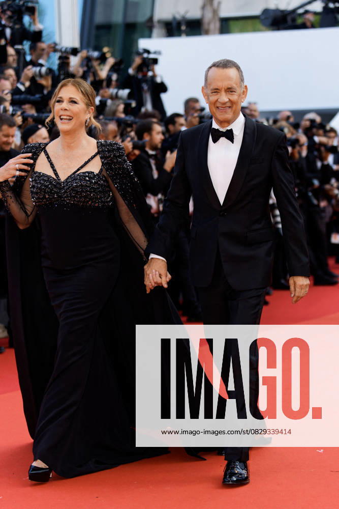 Tom Hanks et sa femme Rita Wilson Montée des marches du film Asteroid City lors du 76ème Festival International du Film de Cannes, France, le 23 mai 2023 Celebrities at the red carpet of Asteroid City during the 76th International Cannes Film Festival in Cannes, France, on May 23, 2023 Cannes France