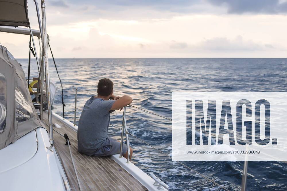 Indonesia, Lombok island, man sitting on deck of a sailing boat model released Symbolfoto KNTF01081