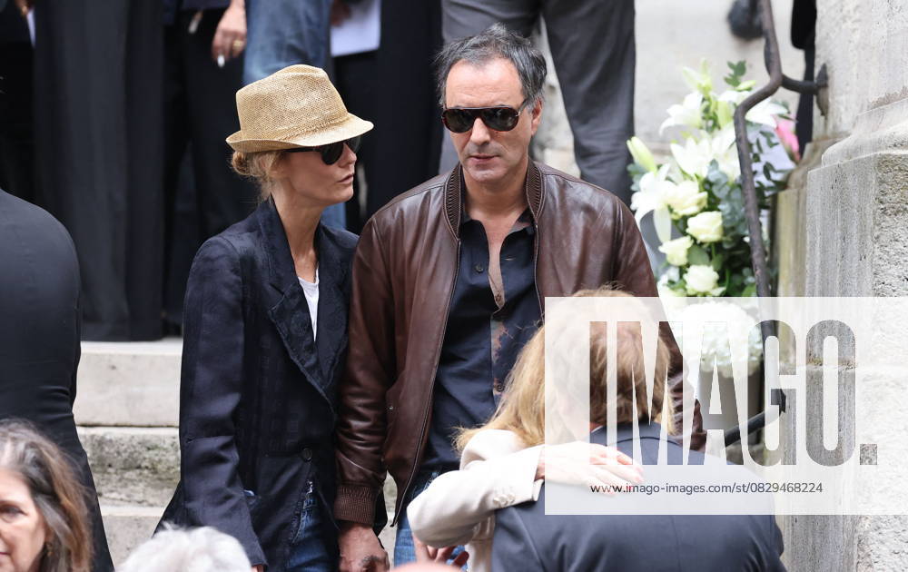 Vanessa Paradis and her husband Samuel Benchetrit Celebrity outings at the funeral of Jane Birkin at Saint Rochs church in Paris On July 24th 2023 Jacovides KD Niko Bestimage Funerals of the french singer Jane Birkin at Saint Rochs church in Paris On July 24th 2023 Paris France