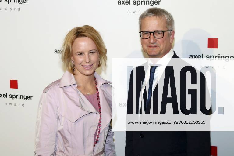 Julia Becker and Jörg Quoos at the presentation of the Axel Springer Award 2018 at Axel Springer Haus Berlin 24 04 2018 Foto:xA.xFuturexImage