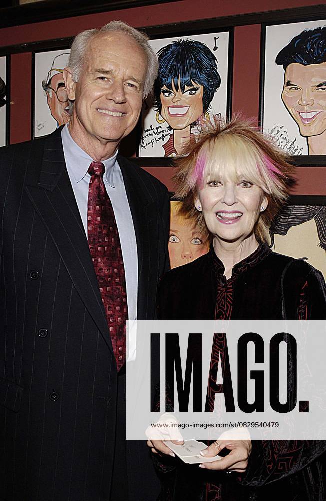 SARDIS VG Mar. 9, 2006 - Beverly Hills, CALIFORNIA, USA - SARDI S TV AND FILM STARS PERFORM FUNNY GIRL FOR 14TH ANNUAL ALZHEIMER S BENEFIT, ANIGHT AT SARDI S .MIKE FARRELL AND SHELLEY FABARES..03-08-2006. HAKIM 2006.K47129VG