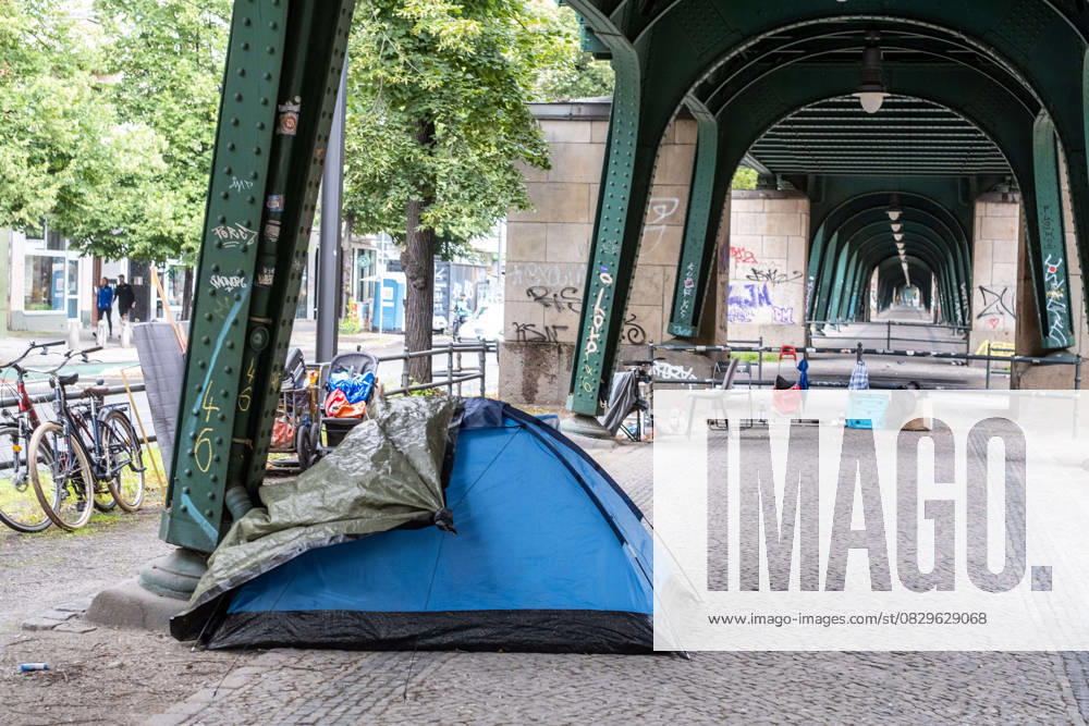 Tent of a homeless person under the elevated train on Schönhauser Allee in Berlin Prenzlauer Berg Tent of a homeless person under the elevated train on Schönhauser Allee in Berlin Prenzlauer Berg Homelessness in Berlin sp2025071945895