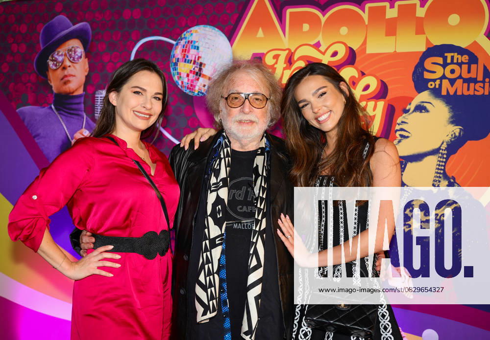 Roncalli s Apollo Variete Fresh n Funk premiere performance Bernhard Paul with his daughters Vivian Paul and Lilly Paul re Düsseldorf Apollo NRW Germany