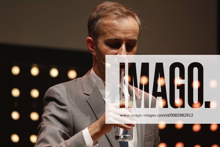 Jan Böhmermann Moderator at the German Digital Award 2018 of the Federal Association of the Digital Economy BVDW on 26 04 2018 in Berlin