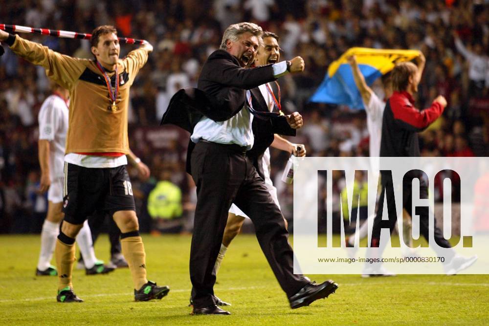 Trainer Carlo Ancelotti (Milan) - Schlußjubel - Fußball EC 1 Herren Champions League 2002 2003, Endspiel, Finale, AC Mailand Gruppe Manchester Glück, Begeisterung, Freude,