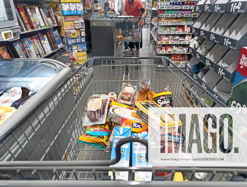 Net shopping in times of inflation and economic downturn Net shopping in a supermarket or discount store