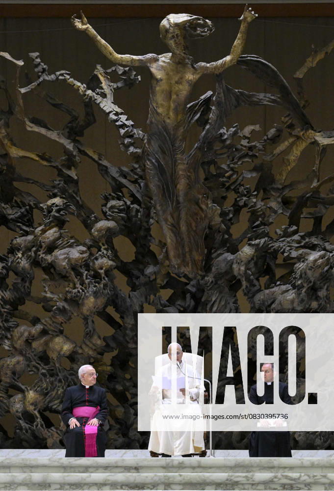 Pope Leo XIV Leads The General Audience - Vatican Pope Leo XIV attends the weekly general audience inside Paul VI Hall, Vatican on August 13, 2025. Photo by (EV) Vatican Media ABACAPRESS.COM Rome Vatican (or Holy See)