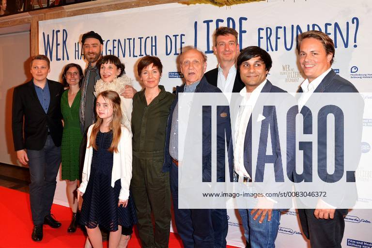 Who actually invented love Premiere on 02 05 2018 in the Lichtburg in Essen In the middle Meret Becker Annalee Ranft Kerstin Polte Karl Kranzkowski at the premiere of Who actually invented love on 02 05 2018 in the Lichtburg in Essen