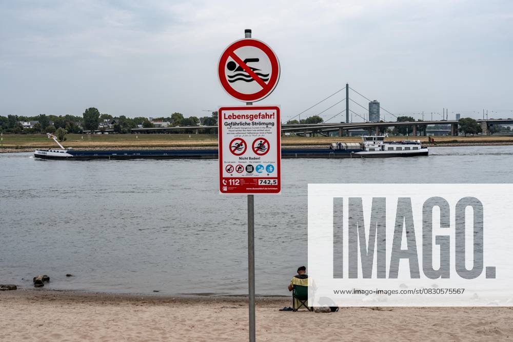 First day of the swimming ban in the Rhine in Düsseldorf, after 5 deaths in the Rhine, within 12 days only in Düsseldorf, here at the popular Paradiesstrand, south of the city center, there are o