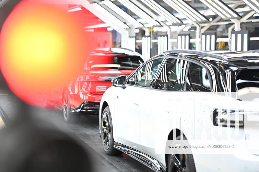 Volkswagen delivers 1.5 millionth ID View of ID production in Emden Volkswagen has delivered the 1.5 millionth electric car from the ID series in Emden Lower Saxonys Minister President Olaf Lies handed over the key together with Martin Sander and Kai Grünitz to a company from Vechta Emden Lower Saxony Germany