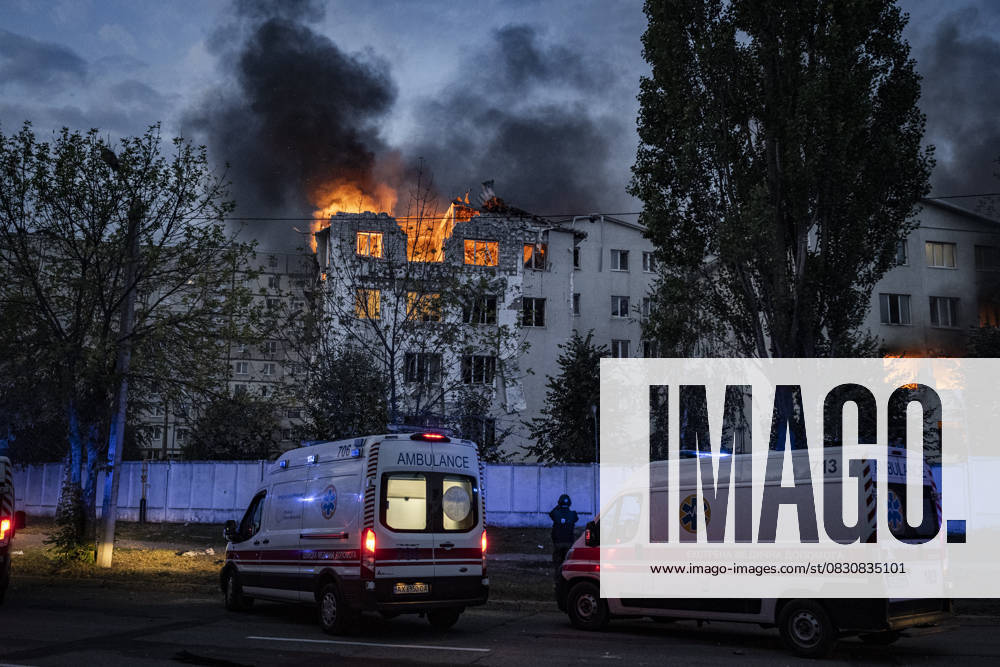 At 5am, five Shahed drones struck a residential building. Five people died, including an entire family and a one-year-old child. Twenty people were also injured. - 18 08 2025 - Ukraine kharkiv oblast Kharkiv - NicolasxCleuetx Pictorium LePictorium_0312783