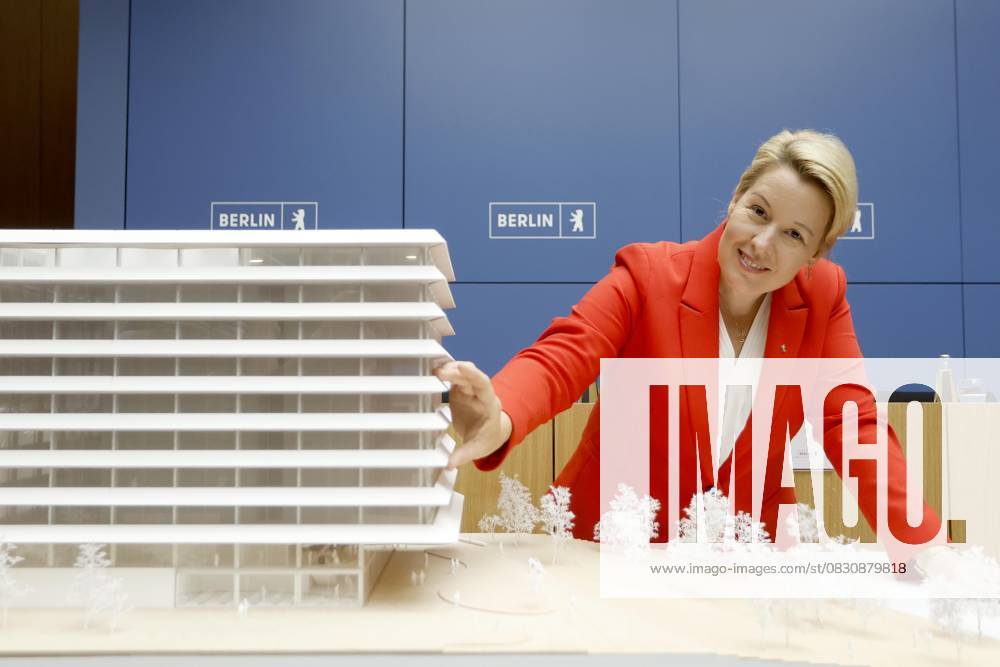 Franziska Giffey, Senator for Economic Affairs, at the model of the start-up incubator for gene and cell therapy, A state-of-the-art translational center for gene and cell therapies is being built on the Bayer AG site at Berlins Nordhafen, Press conference after the meeting of the Berlin Senate, PK in the Red City Hall in Berlin, Senate press conference,
