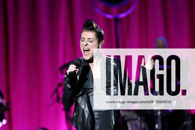 Lisa Stansfield at a concert in the Friedrichstadt Palast in Berlin 6 May 2018 Lisa Stansfield Concert in Berlin