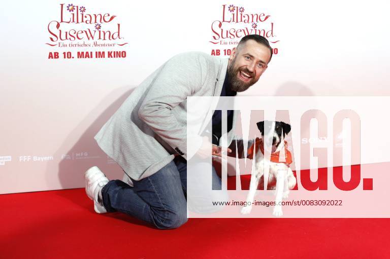 Citizen Lars Dietrich with film dog Bonsai at the premiere of the movie Liliane Susewind An animal adventure in the Cinedom Cologne 06 05 2018 Foto:xC.xFuturexImage