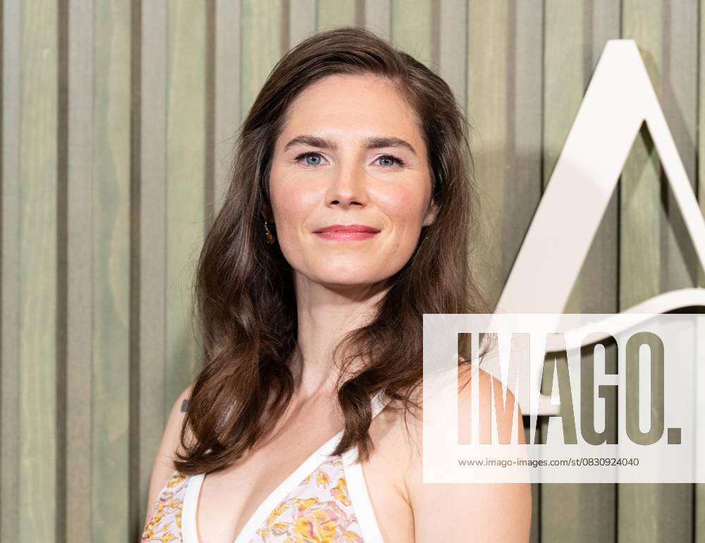 Amanda Knox wearing dress by Giambattista Valli attends premiere by HULU of The twisted tail of Amanda Knox at Historical Society in New York, NY on August 19, 2025 Bronx USA - ZUMAr339 20250819_znp_r339_003