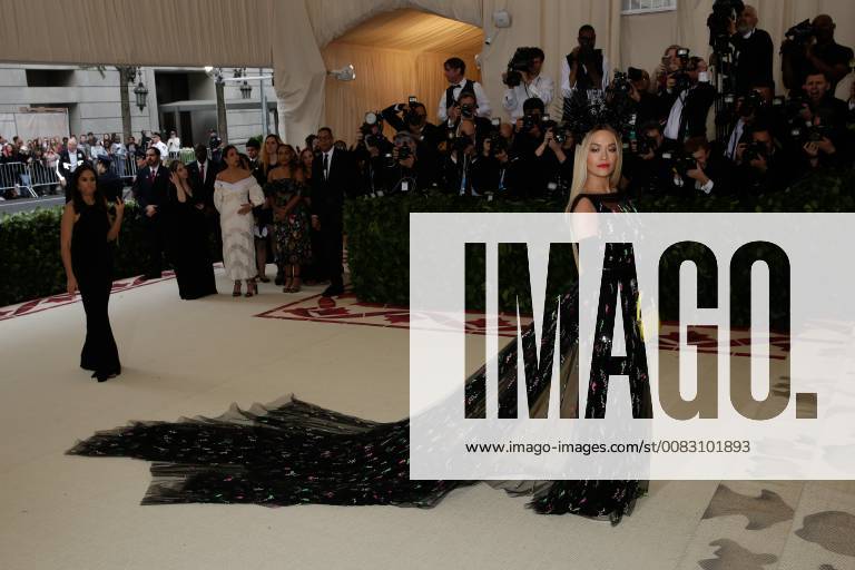 Rita Ora arrives on the red carpet at The Metropolitan Museum of Art s Costume Institute Benefit Heavenly Bodies: Fashion and the Catholic Imagination at Metropolitan Museum of Art in New York City on May 7, 2018. NYP20180507244 JOHNxANGELILLO