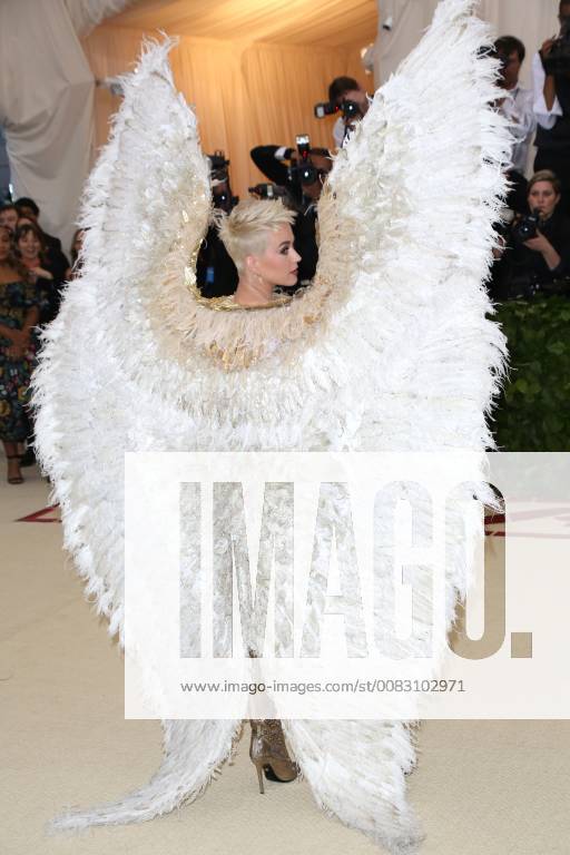 New York, N.Y, USA - KATY PERRY attends the Metropolitan Museum of Art Costume Institute Benefit with exhibition of Heavenly Bodies: Fashion and the Catholic Imagination .The Met Museum, NYC.May 7, 2018.Photos by , Globe Photos Inc. New York USA - ZUMAms4_ 20180507_zaa_ms4_111