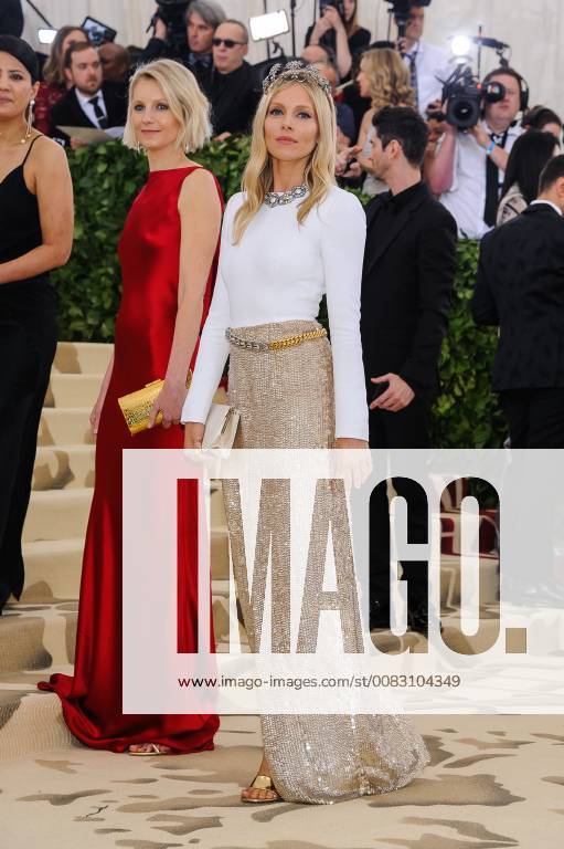 New York, NY, U.S. - 07 May 2018 - New York, New York - Savannah Miller, Sienna Miller. 2018 Metropolitan Museum of Art Costume Institute Gala: Heavenly Bodies: Fashion and the Catholic Imagination. Photo Credit: Christopher Smith AdMedia New York U.S. - ZUMAa123 20180507_zaa_a123_145