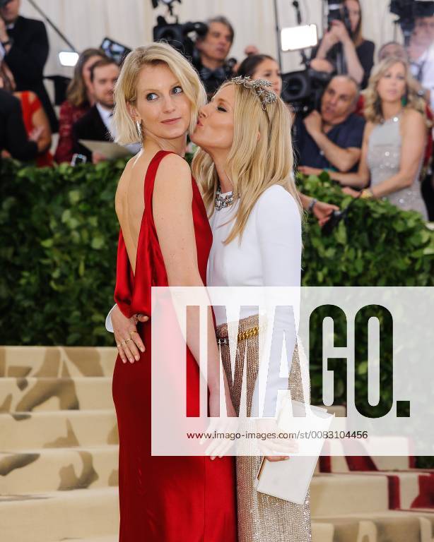 New York, NY, U.S. - 07 May 2018 - New York, New York - Savannah Miller, Sienna Miller. 2018 Metropolitan Museum of Art Costume Institute Gala: Heavenly Bodies: Fashion and the Catholic Imagination. Photo Credit: Christopher Smith AdMedia New York U.S. - ZUMAa123 20180507_zaa_a123_125