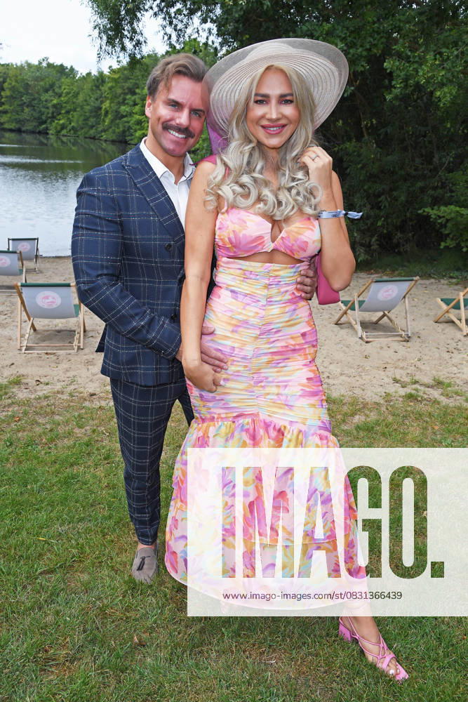 Sandra Czok with husband Sascha Schmitz at the AUDI ASCOT RENNTAG 2025 at the Neue Bult racecourse in Hanover on 24 08 2025