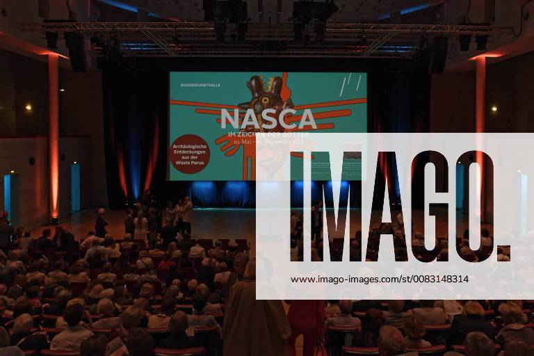 NASCA exhibition in the Bundeskunsthalle In the auditorium on the opening day of May 10, 2018 there is a great crowd The exhibition will be on display in Bonn until 16 September 2018 In the picture the projection screen of several meters with the signet of the exhibition as well as the audience filling Bonn North Rhine Westphalia Germany