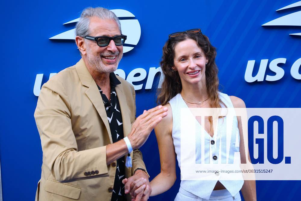 Celebs at the US Open 2025 - Arrival Jeff Goldblum and Emilie Livingston arrive at the US Open, USTA Billie Jean King National Tennis Center in New York on August 25, 2025. Photo by Charles Guerin ABACAPRESS.COM New York City NY United Arab Emirates
