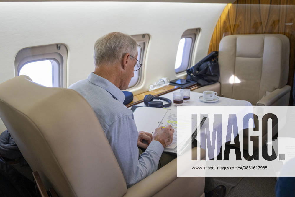 Store on his way to Ukraine Rzeszow, Poland 20250824 Prime Minister Jonas Gahr Store aboard a chartered Falcon jet on his way to Rzeszow, Poland, to take the overnight train to Kyiv, Ukraine This is the fourth time Store has visited Ukraine since the invasion war started Photo Heiko Junge NTB Rzeszow Poland Mt4Qd4sjjYA Ref BNCMt4Qd4sjjYA jpg
