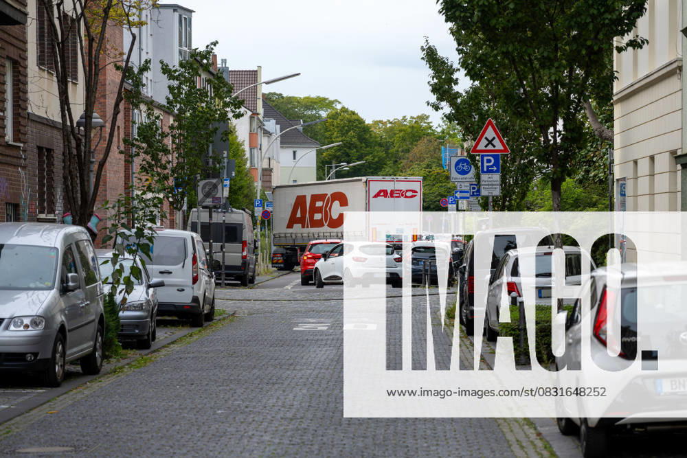 Incorrect navigation devices for trucks A semi-trailer truck in the old town of Bonn has great difficulty maneuvering in the narrow streets Many trucks are apparently not equipped with suitable navigation devices Bonn North Rhine-Westphalia Germany