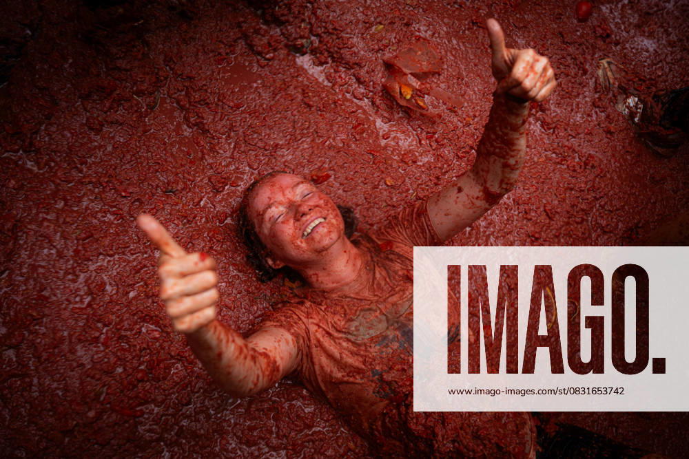 Celebration of La Tomatina de Bunol Valencia 2025 A woman during the Tomatina de Bunol 2025 festival, on August 27, 2025, in Bunol, Valencia, Valencian Community Spain This year, more than 22 000 people are expected to participate, throwing some 150 000 kilos of tomatoes during one hour in the center of the town This is the 80th edition of this internationally famous festival that takes place on the last Wednesday of August 27 AUGUST 2025 TOMATINA BUÑOL FIESTA TOMATOES Valencia Valencian Community Valencia Valencian Community Valencian Community Spain