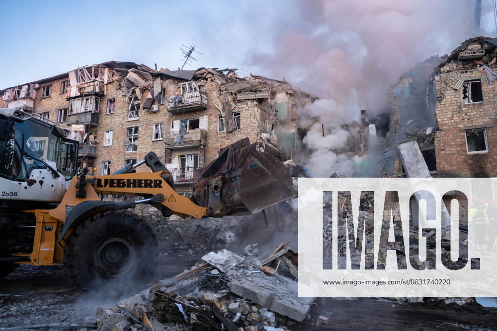 Overnight air strikes on Kyiv, Ukraine - 28 Aug 2025 Ukrainian emergency services are seen at the site of an overnight air strike on civilian apartment building. Kyiv Ukraine