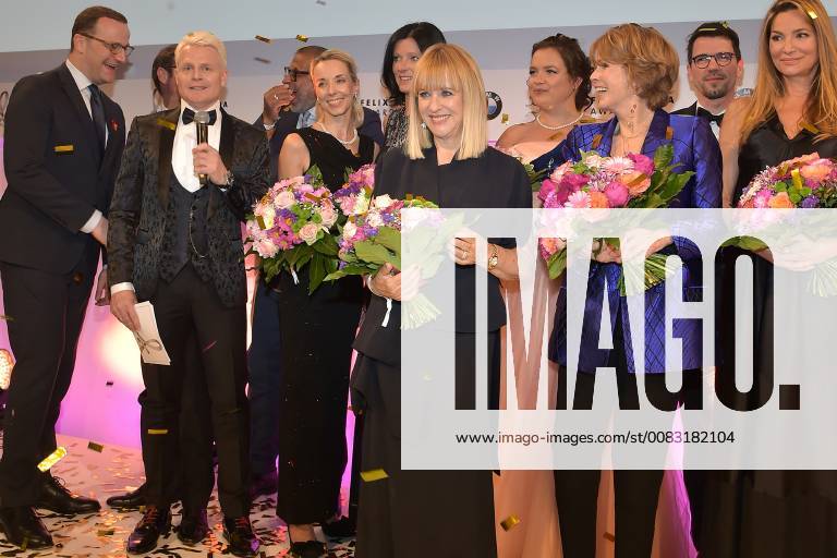 Jens Spahn Guido Cantz Patricia Riekel Christa Maar Alexandra Kamp and Prize winner Graduation picture with the prize-winners for the award ceremony and honoring the 15 Felix Burda Award at the Hotel Adlon Kempinski in Berlin on 13 05 2018
