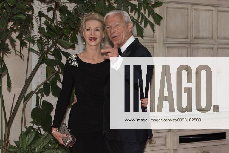 Berlin GER Berlin Felix Burda Award Hotel Adlon Kempinski v l Grit Weiss Prof Dr Jo Groebel Psychologist 13 05 2018 Felix Burda Award 2018