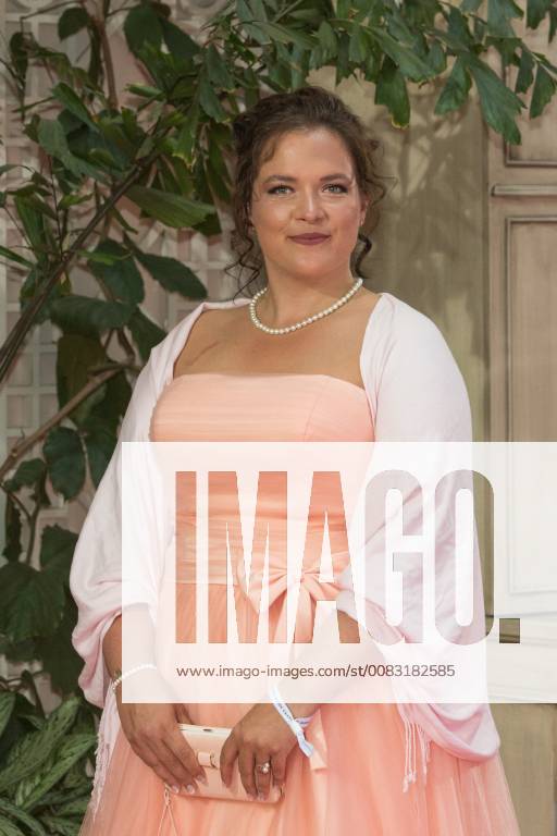 Berlin GER Berlin Felix Burda Award Hotel Adlon Kempinski Claudia Neumann wins the Ehrenfelix 2018 13 05 2018 Felix Burda Award 2018