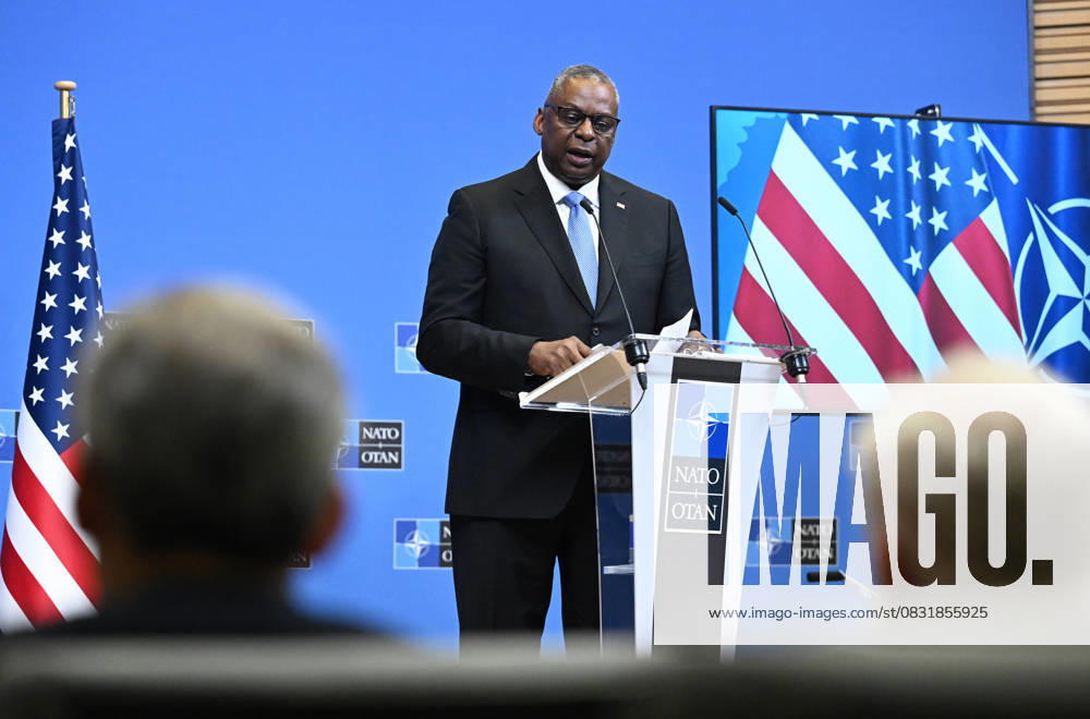 US Secretary of Defense Lloyd Austin BRUSSELS, BELGIUM - OCTOBER 12: US Secretary of Defense Lloyd Austin speaks during the press conference after the NATO Defense Ministers Meeting in Brussels, Belgium on October 12, 2023. Brussels Hoofdstedelijk Gewest Belçika. Editorial use only. Please get in touch for any other usage.