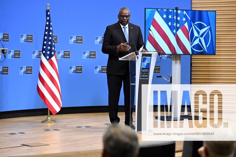 US Secretary of Defense Lloyd Austin BRUSSELS, BELGIUM - OCTOBER 12: US Secretary of Defense Lloyd Austin speaks during the press conference after the NATO Defense Ministers Meeting in Brussels, Belgium on October 12, 2023. Brussels Hoofdstedelijk Gewest Belçika. Editorial use only. Please get in touch for any other usage.