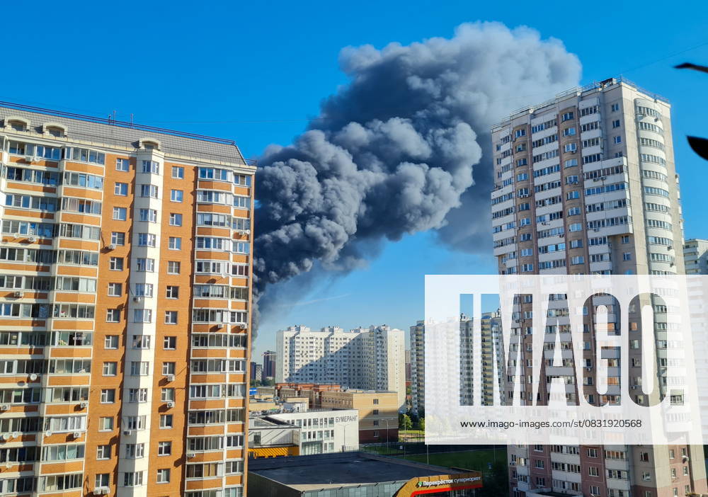 RUSSIA, MOSCOW REGION - AUGUST 31, 2025: Smoke billows from a warehouse fire in Balashikha, east of Moscow. Galina Sinitsyna TASS 83562850