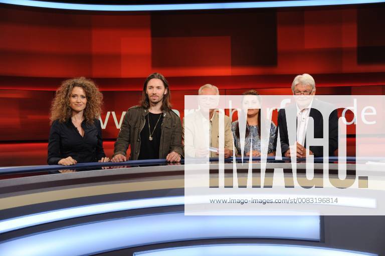 The guests of the ARD Talkshow Hart but fair on 14 05 2018 in Cologne with the topic How can this still be Jew-hatred in Germany Melody Sucharewicz for Gil Ofarim Uwe Karsten Heye Lamya Kaddor Dietmar Ossenberg