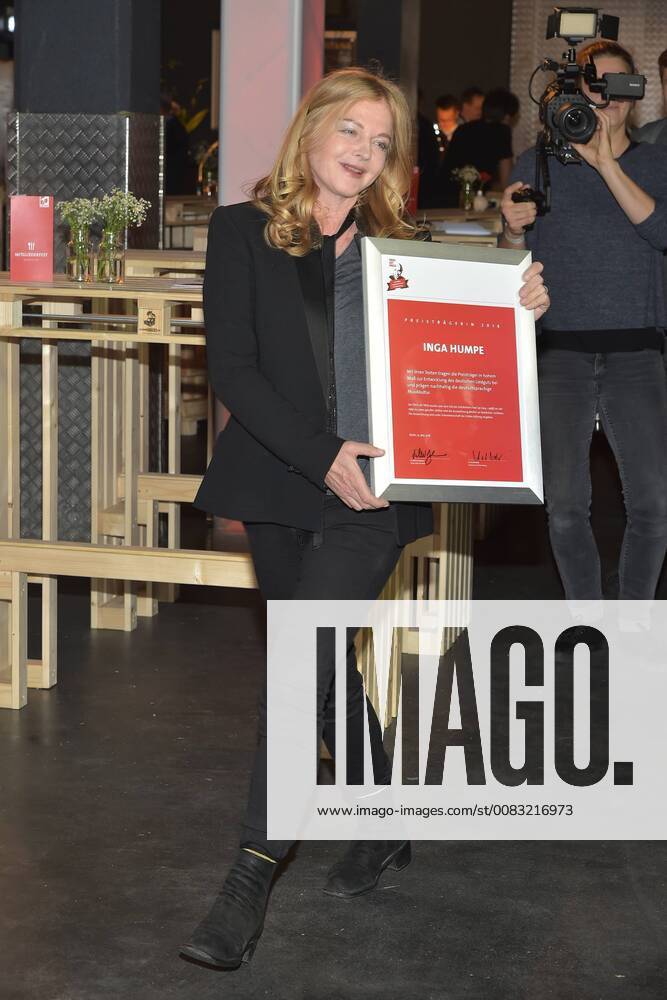 Inga Humpe with her trophy Fred Jay Prize 2018 Fred Jay Award Ceremony in Berlin in the Columbiahalle on 15 05 2018