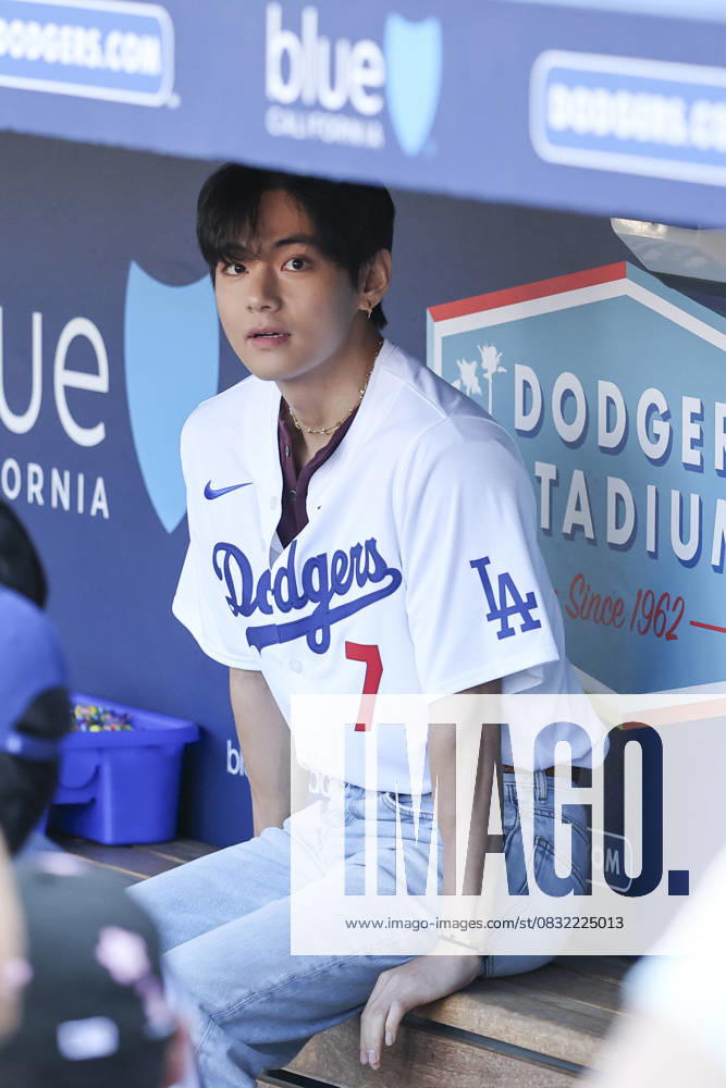 BTS member V (KIM TAEHYUNG) is waiting for Los Angeles Dodgers player SHOHEI OHTANI as they greet each other before the game at Dodger Stadium. Los Angeles USA - ZUMA 20250825_mda_h201_327