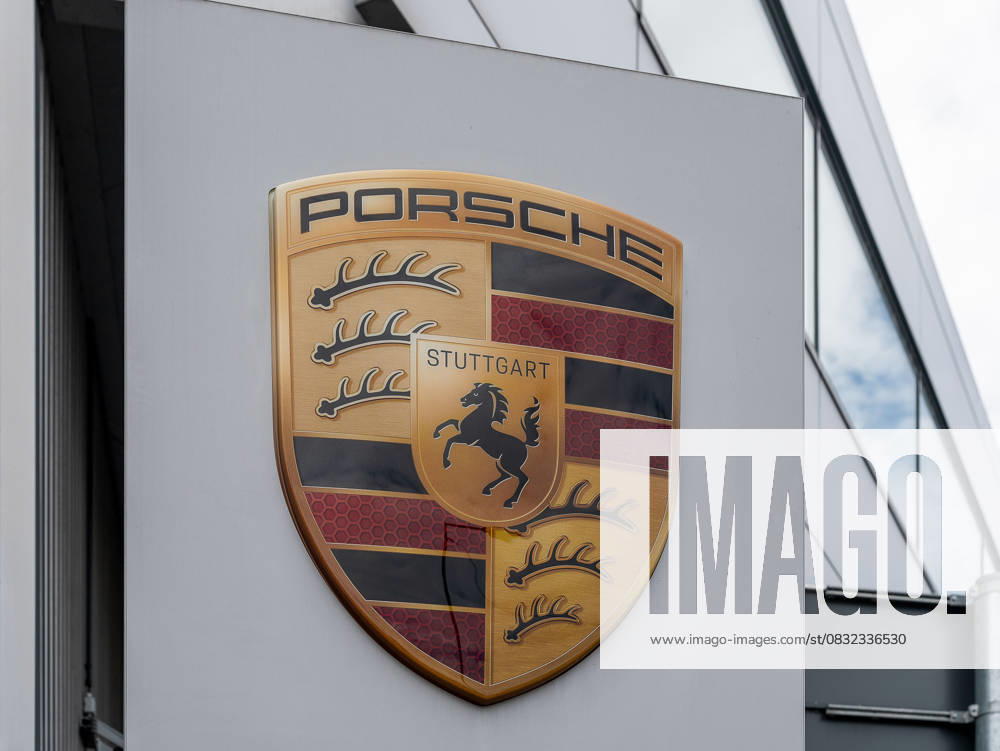 Stuttgart Porsche company headquarters in Zuffenhausen, subject area automotive crisis and Dax, Porsche Center, S