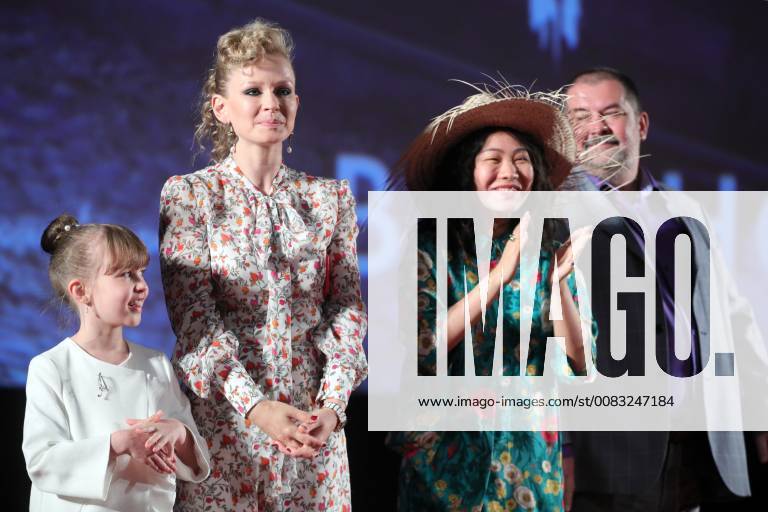 MOSCOW, RUSSIA â€“ MAY 17, 2018: Russian science fiction writer Sergei Lukyanenko, actresses Yan Ge, Yulia Peresild with her daughter Anna (R-L) at the Moscow premiere of Sergei Mokritsky s fantasy film Chernovik A Rough Draft based on Lukyanenko s novel of the same name, at the Karo 11 Oktyabr cinema. Sergei Bobylev TASS TS07FEBE