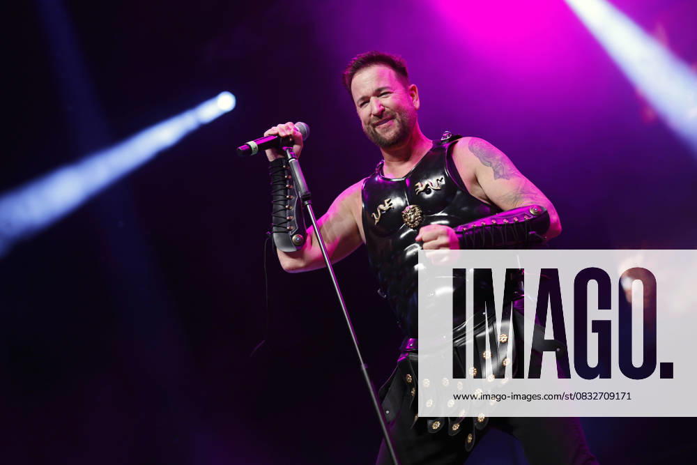 Pop star Michael Wendler at his concert in the Rudolf Weber Arena in Oberhausen Oberhausen, 06 09 2025 NRW Germany