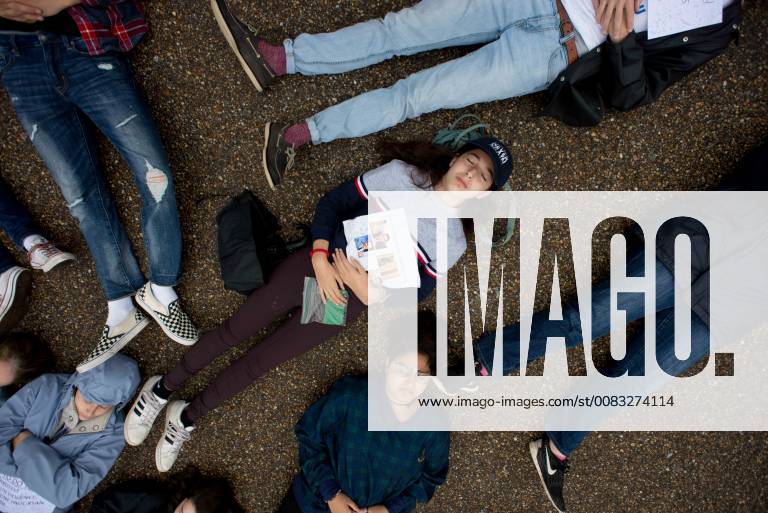 Washington, District of Columbia, U.S - Local high school students stage a lie-in in front of the White House to honor the victims of the Santa Fe High School shooting in Texas. The group is demanding the U.S. president and Congress work to pass gun control legislation. Washington U.S. - ZUMAs226 20180519_zap_s226_001
