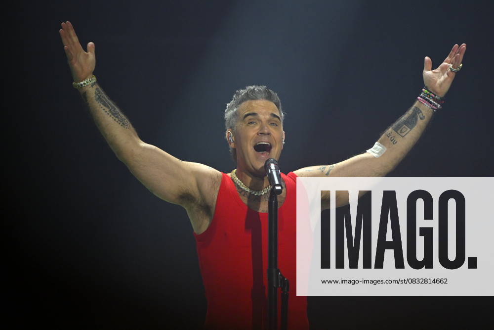 Bilder des Jahres 2025, Entertainment 09 September Entertainment Themen der Woche KW36 British singer Robbie Williams performs in Prague, September 7, 2025. (CTKxPhoto KaterinaxSulova) CTKPhotoP2025090706351 CTKPhotoP2025090706351