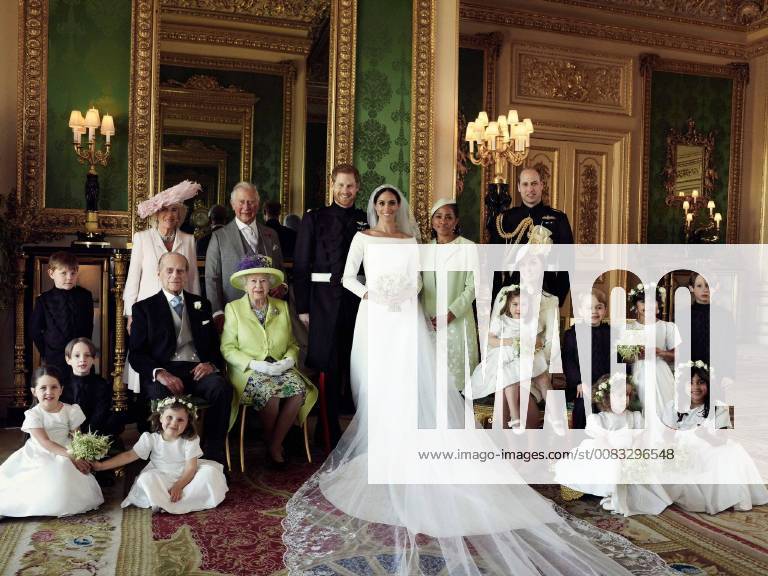 Mariage de Meghan Markle et du Prince Harry: Photo officielle des maries. Marriage of Meghan Markle and Prince Harry: Official picture of the married one 226759 2018-05-19 Windsor Royaume Uni Duchesse Camilla de Cornouailles - Parker-Bowles (Angleterre); Prince Charles de Galles (Angleterre); Prince Harry de Galles (Angleterre); Prince William Duc de Cambridge (Angleterre); Reine Elizabeth Elisabeth II de Windsor (Angleterre); Prince Philip duc d Edimbourg (Angleterre); Prince George Alexander Louis de Cambridge (Angleterre); Princesse Charlotte Elizabeth Diana de Cambridge (Angleterre); Markle, Meghan; Ragland, Doria