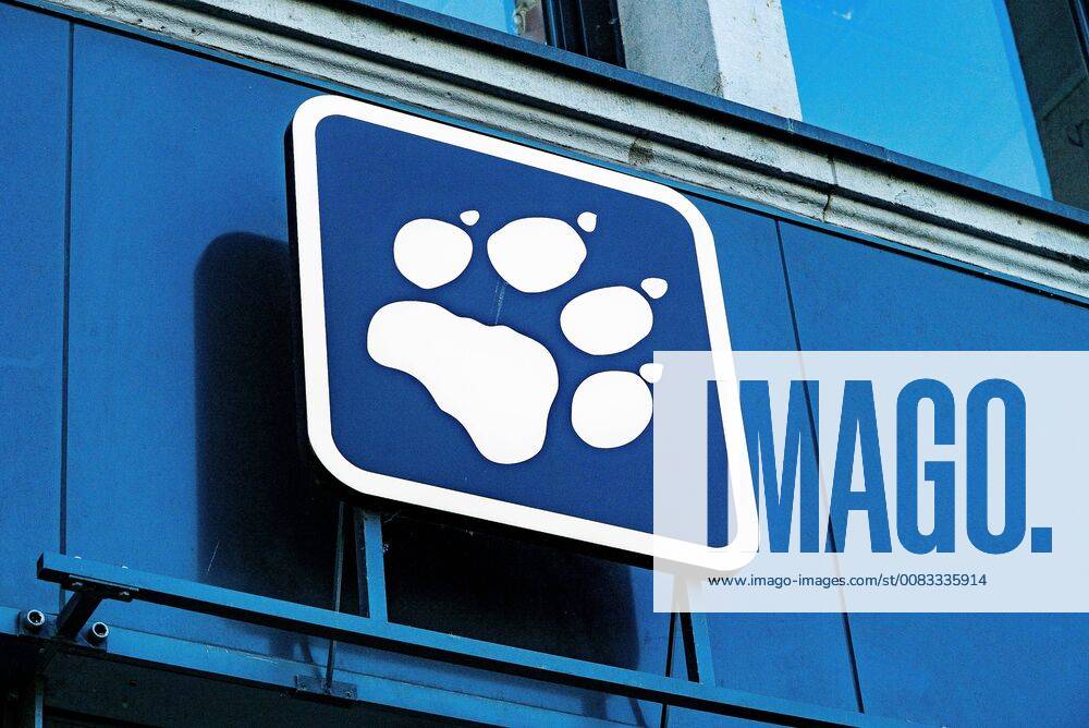 Jack Wolfskin Paw Lettering Lable Logo at the Hamburg Store Shop Logo Lable Logo Hamburg Hamburg Germany City Center City