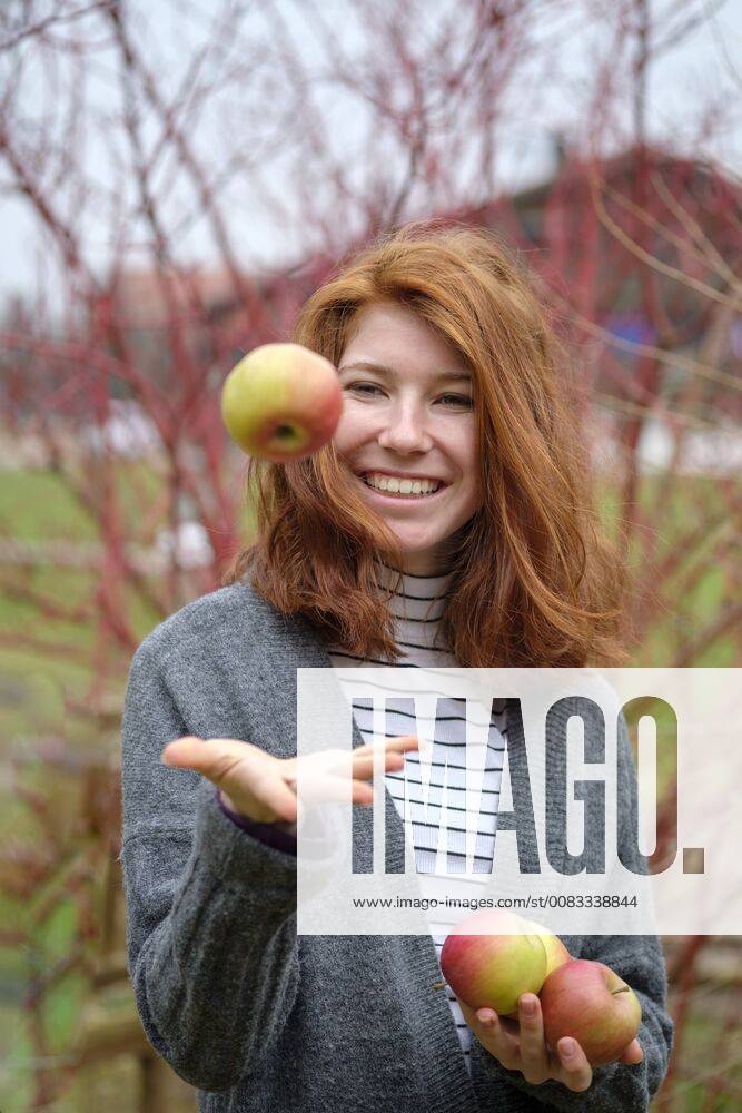 Portrait of redheaded teenage girl with four apples model released Symbolfoto LBF01923